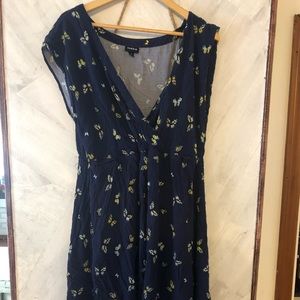 TORRID PLUS SIZE 2 (18-20W)... Loose thread